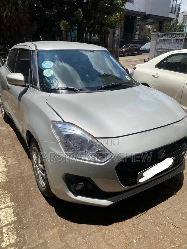 Suzuki Swift 2021 Silver
