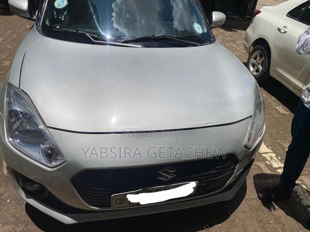 Suzuki Swift 2021 Silver
