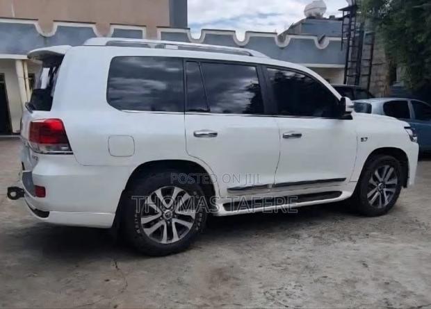 Toyota Land Cruiser 2020 White