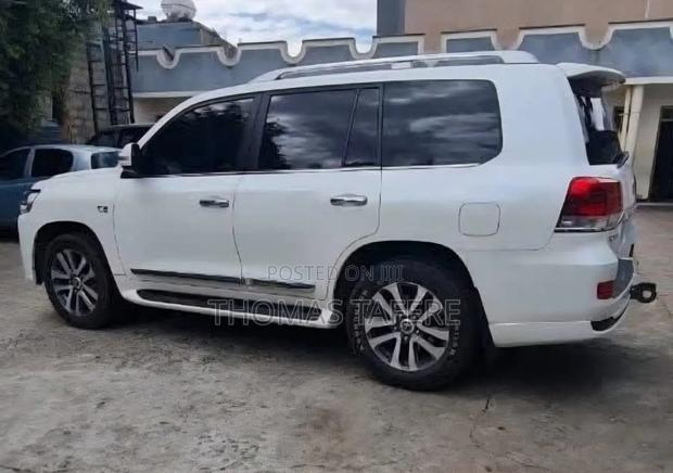 Toyota Land Cruiser 2020 White