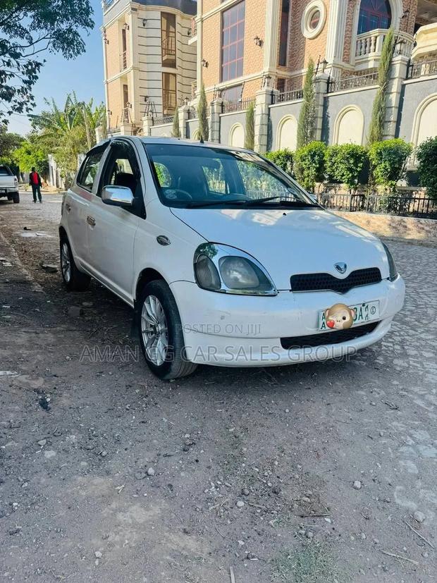 Toyota Vitz 2001 White