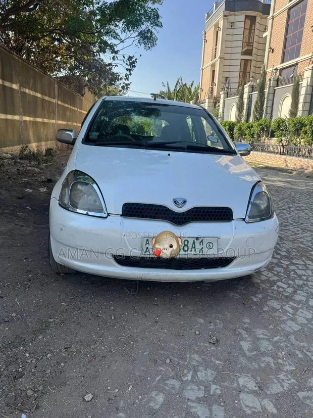 Toyota Vitz 2001 White