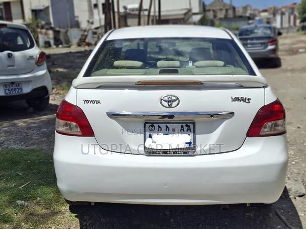 Toyota Yaris 2009 White