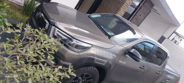 Toyota Hilux 2022 Gray