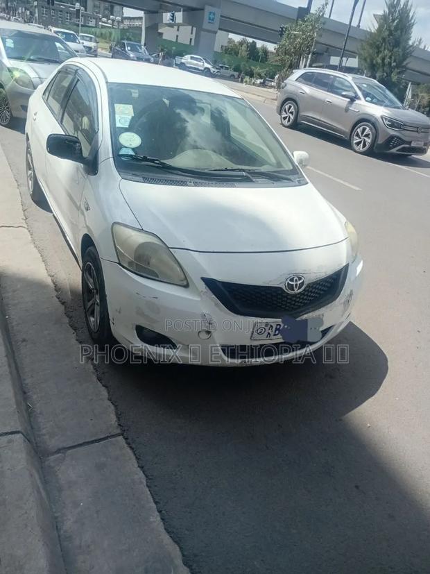 Toyota Yaris 2011 White