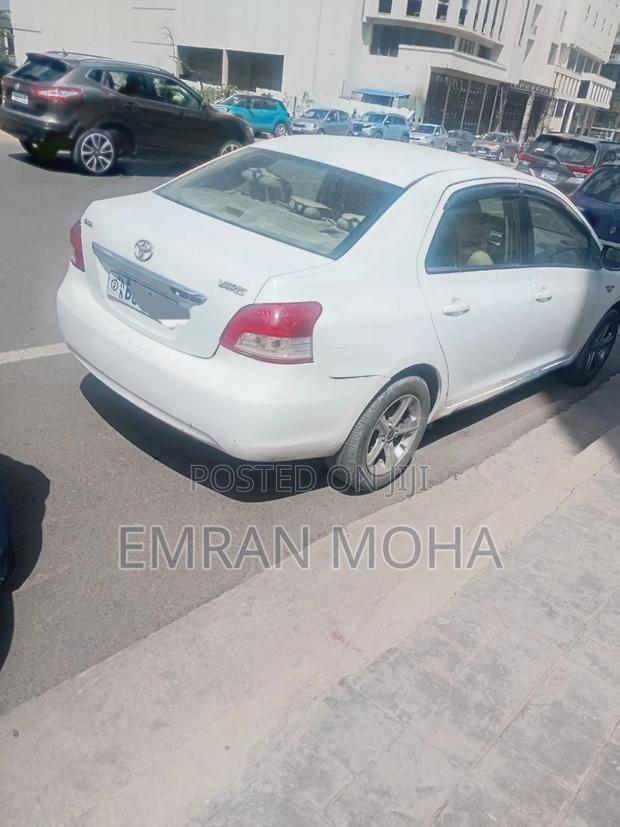 Toyota Yaris 2011 White