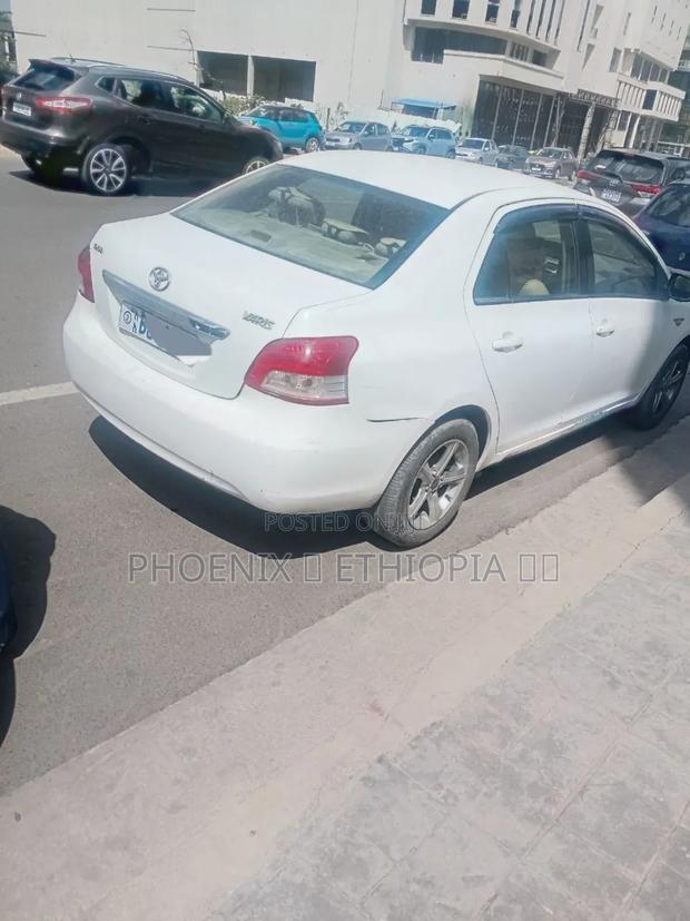 Toyota Yaris 2011 White