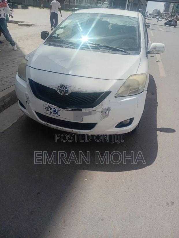 Toyota Yaris 2011 White