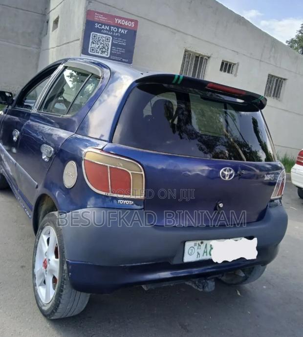 Toyota Vitz 2000 Blue