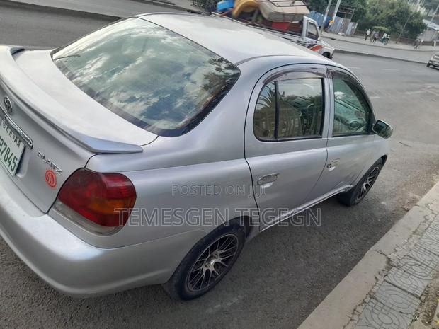 Toyota Platz 2004 Silver
