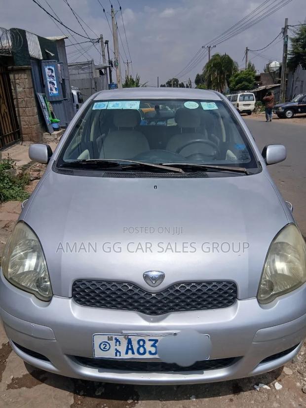 Toyota Vitz 2004 Silver