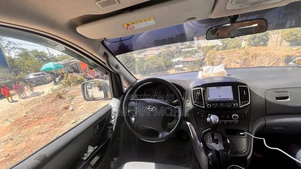 Hyundai H1 2020 Gray