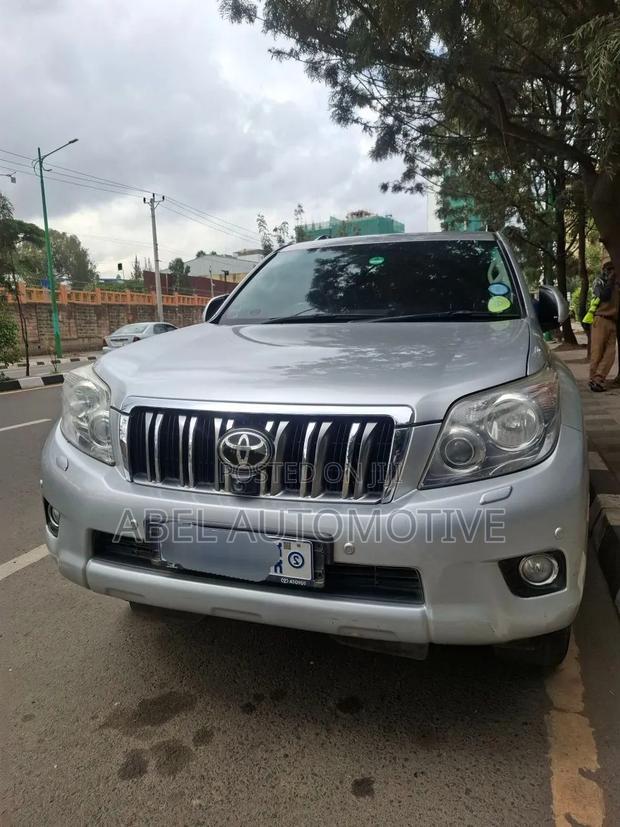 Toyota Land Cruiser Prado 4.0 Petrol GX-L 2012 Silver
