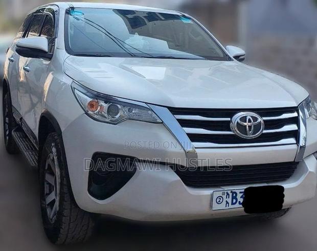 Toyota Fortuner 2.4 D AWD 2017 White