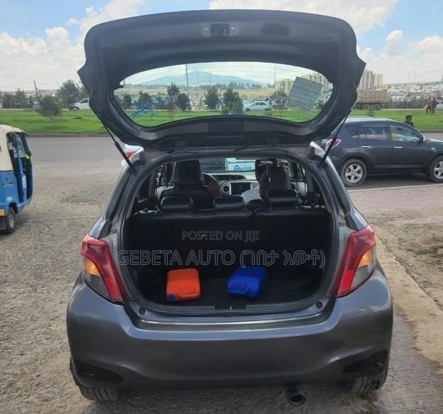 Toyota Yaris 2012 Gray