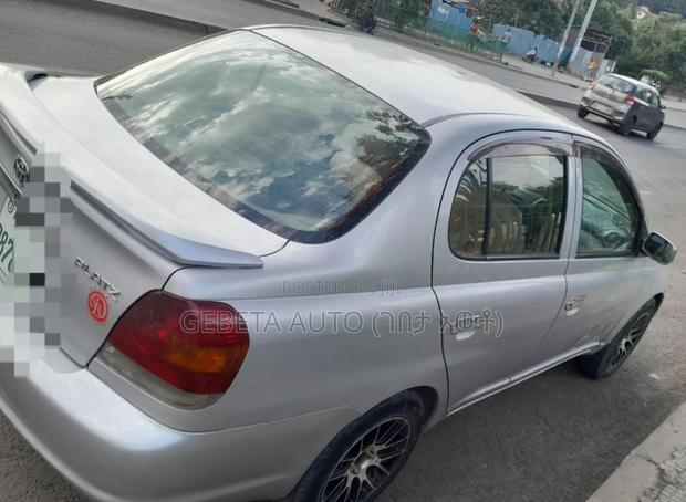 Toyota Platz 2004 Silver