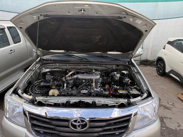 Toyota Hilux SR5 4x4 2014 Gold