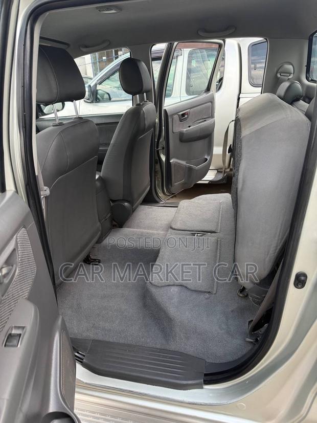 Toyota Hilux SR5 4x4 2014 Gold