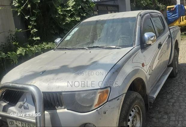 Mitsubishi L200 2007 Silver