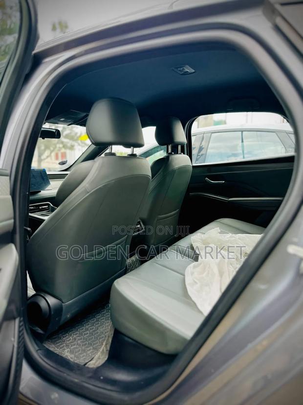 BYD Qin Plus DM-i 2025 Silver