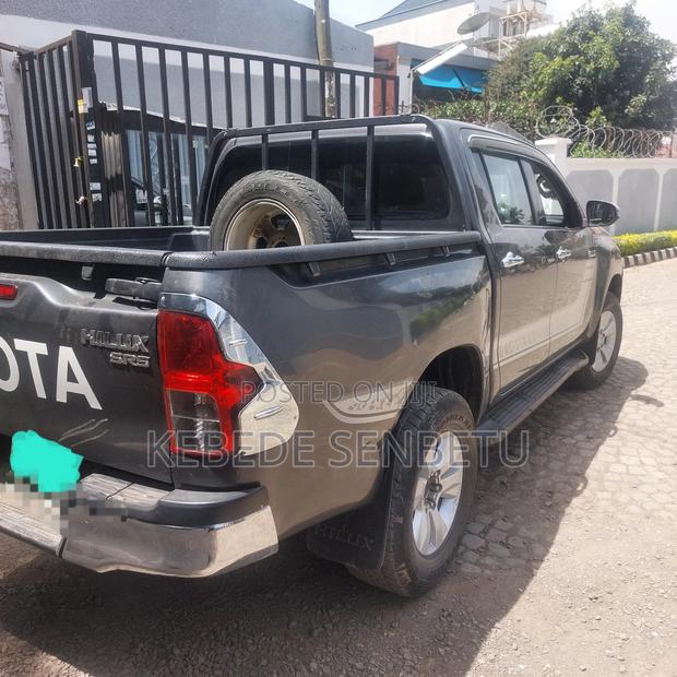 Toyota Hilux 2.4 Diesel 2020 Black