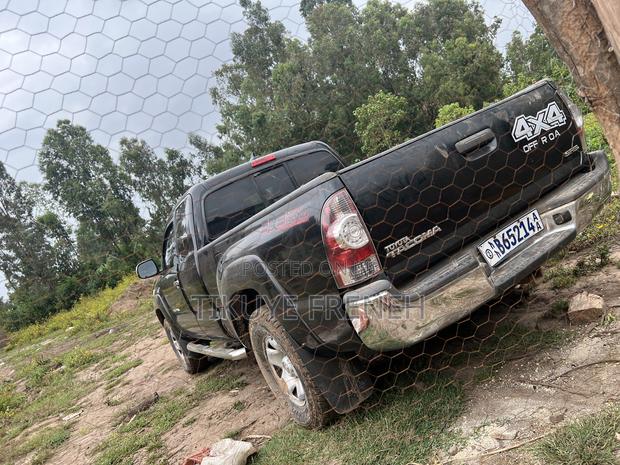 Toyota Tacoma 4dr Access Cab 4WD 6.1 ft. SB (2.7L 4cyl 4A) 2015 Black