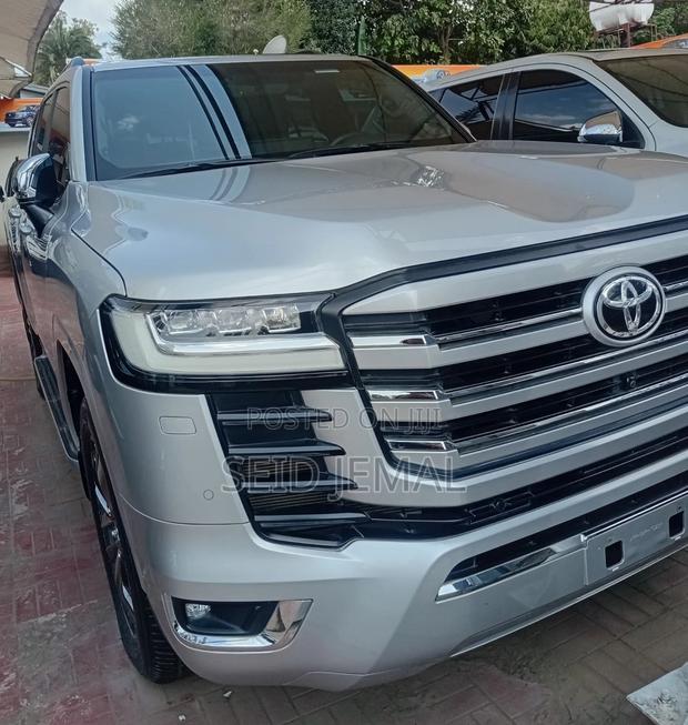 Toyota Land Cruiser 2022 Silver