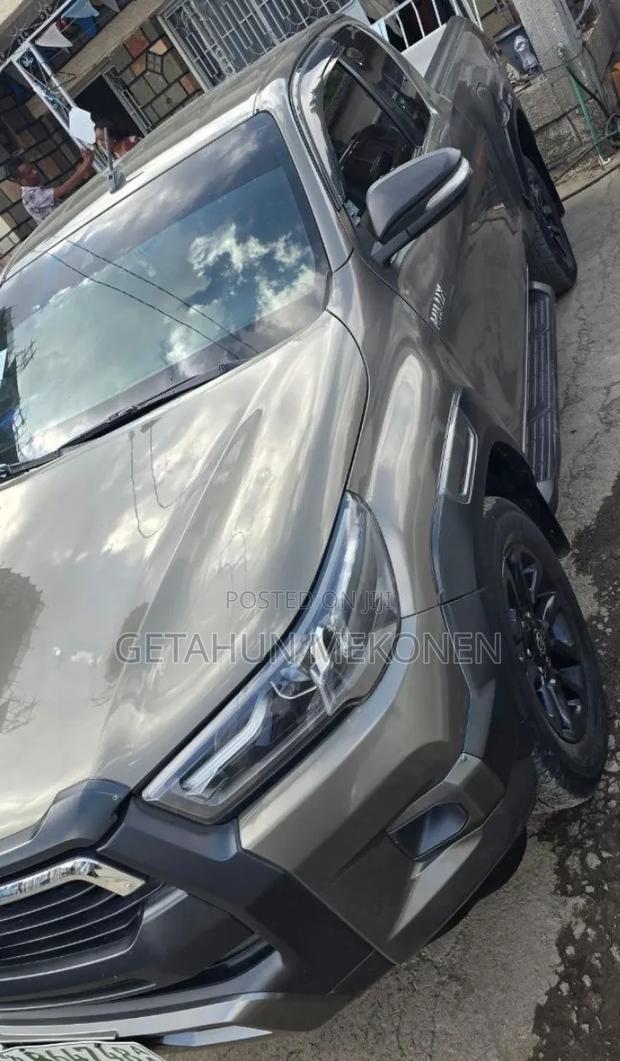 Toyota Hilux 2022 Gray