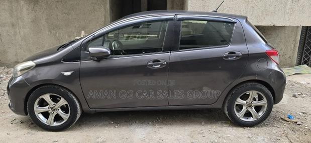 Toyota Yaris 2012 Gray