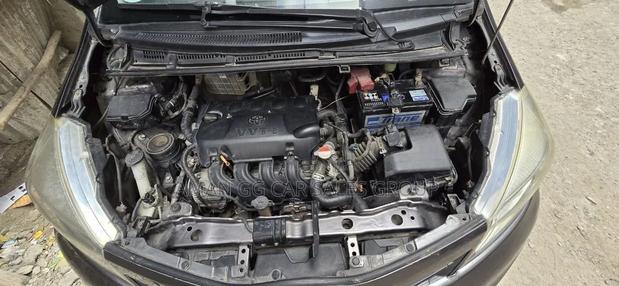 Toyota Yaris 2012 Gray