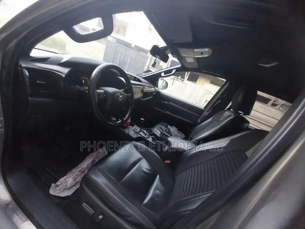 Toyota Hilux 2021 Gray