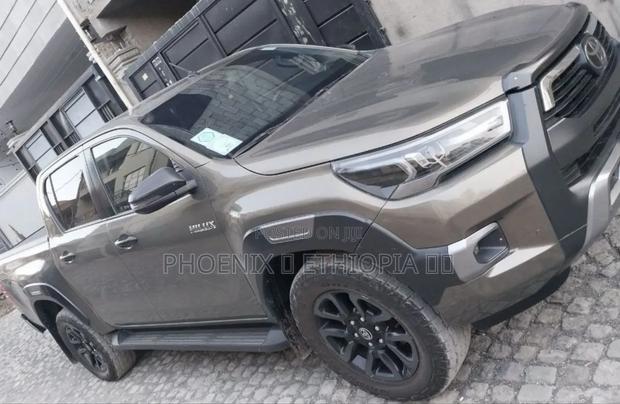 Toyota Hilux 2021 Gray
