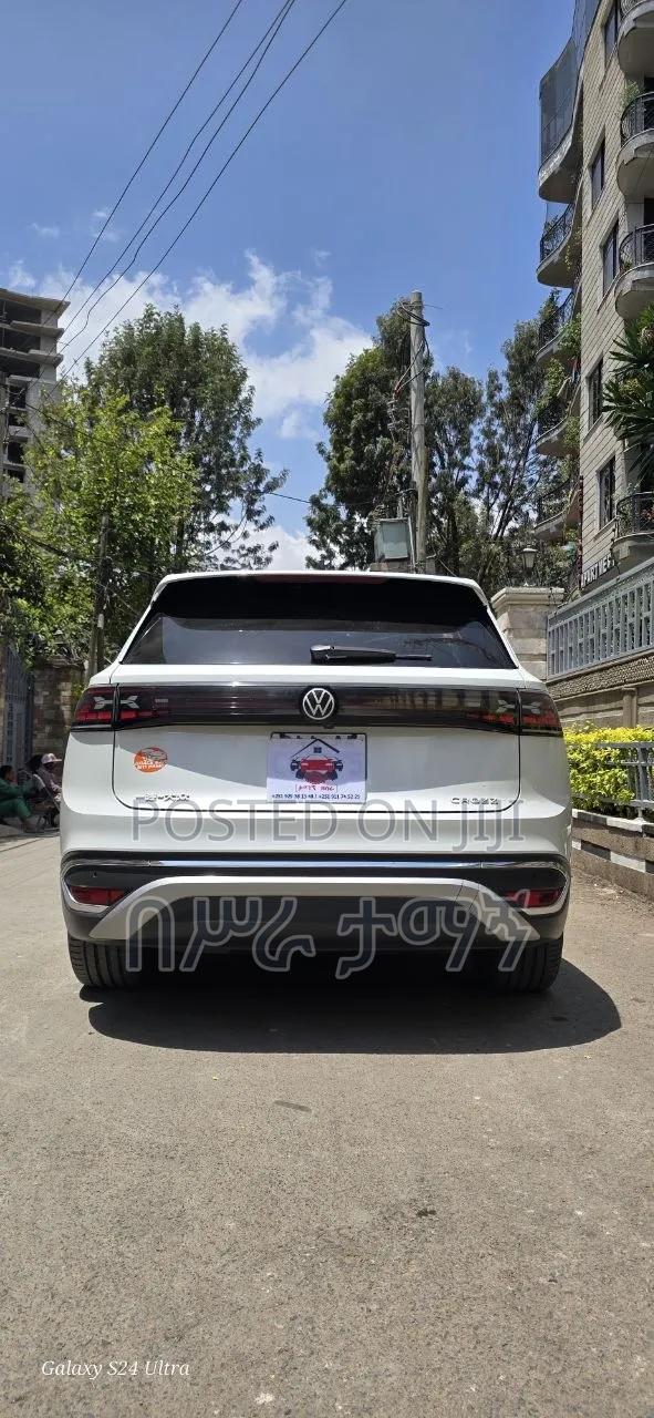 Volkswagen ID.6 2023 White