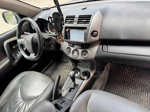 Toyota RAV4 2011 Black