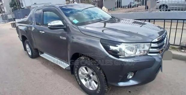 Toyota Hilux 2017 Black