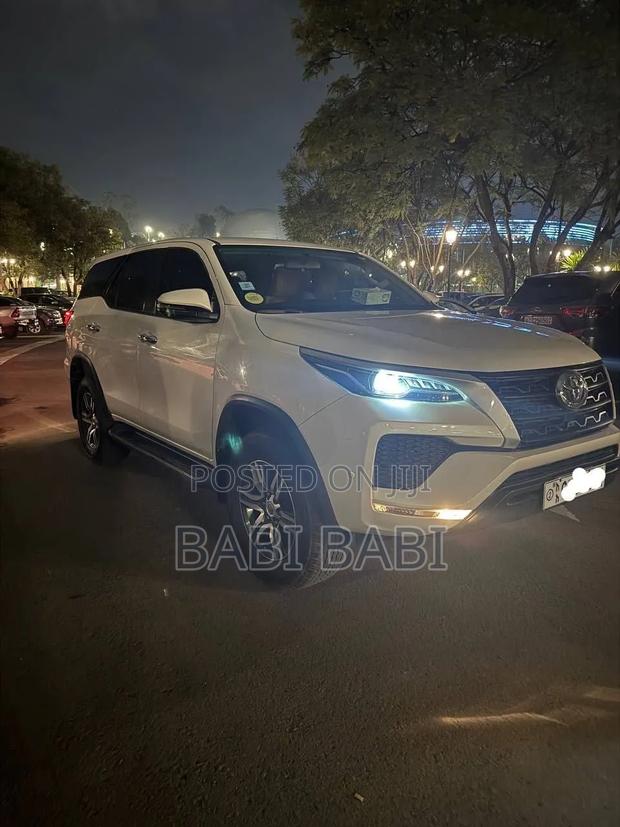 Toyota Fortuner 2022 White