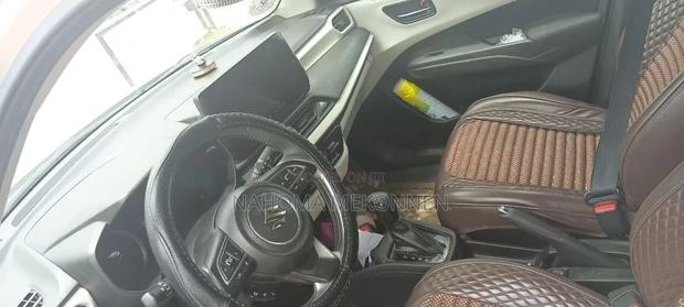 Suzuki Swift 2024 Gold