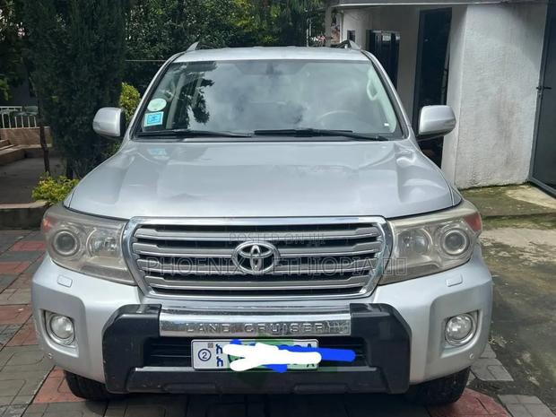 Toyota Land Cruiser 2012 Silver