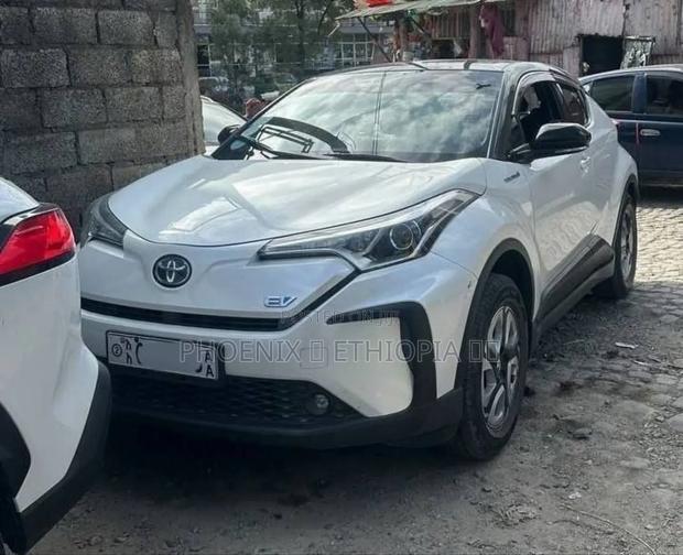 Toyota C-HR 2023 White