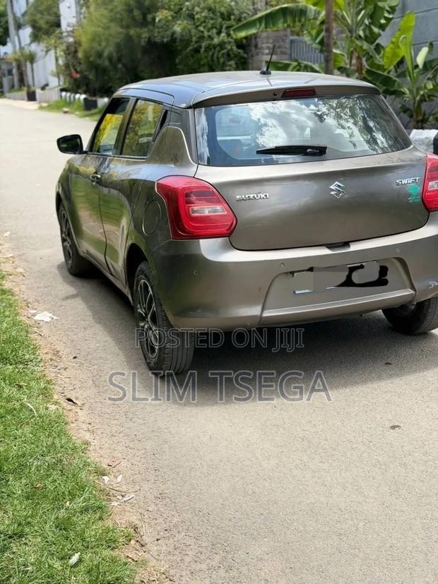 Suzuki Swift 2022 Gray
