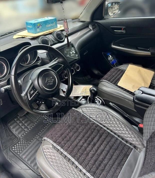 Suzuki Swift 2022 Gray