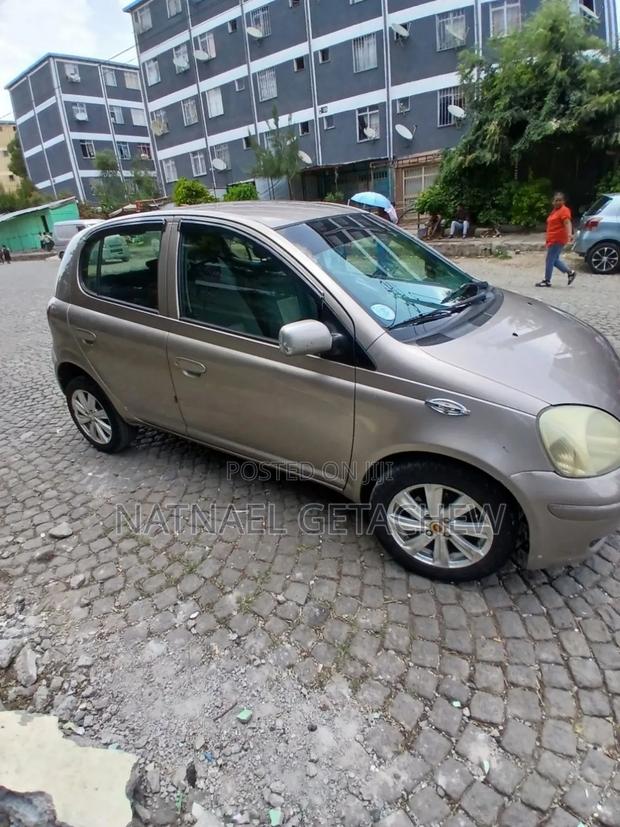 Toyota Vitz 2004 Silver