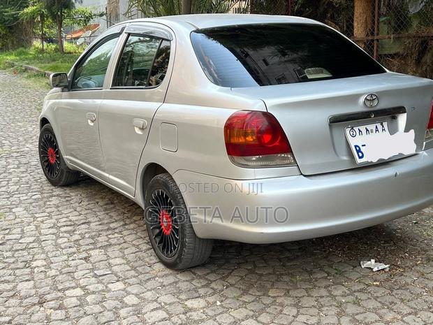 Toyota Platz 2003