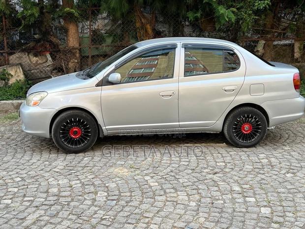 Toyota Platz 2003