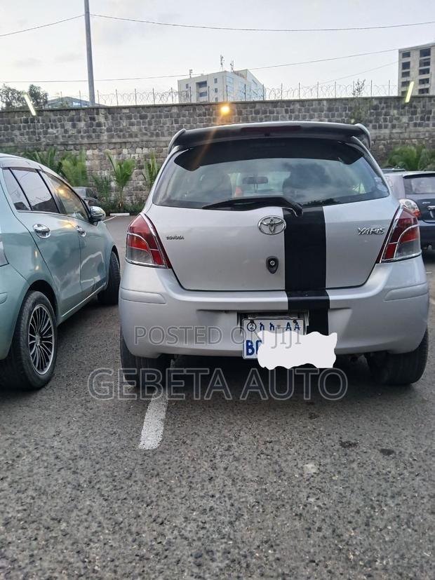 Toyota Yaris 2010 Silver