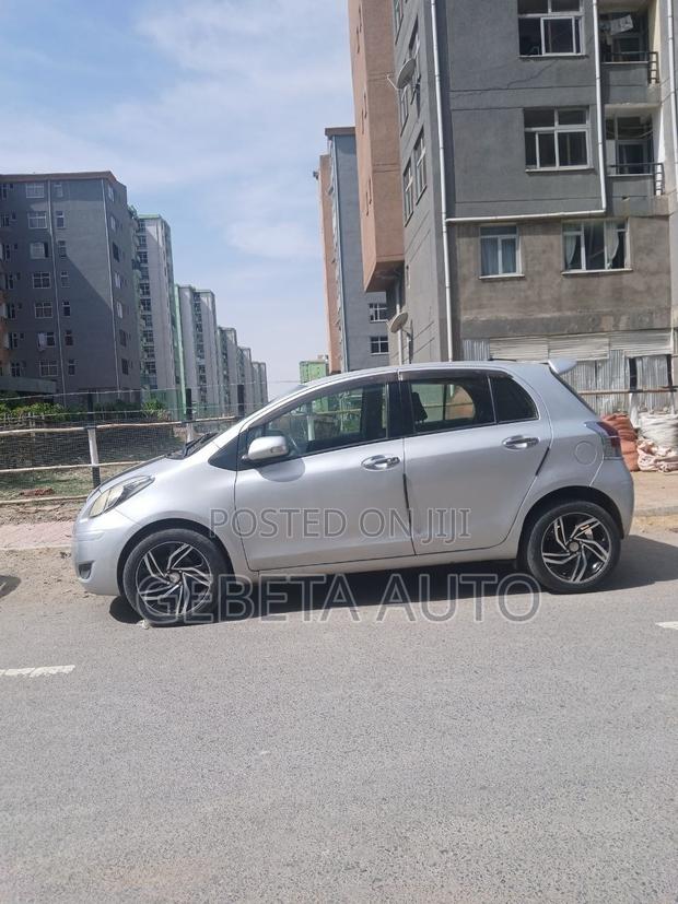 Toyota Yaris 2010 Silver