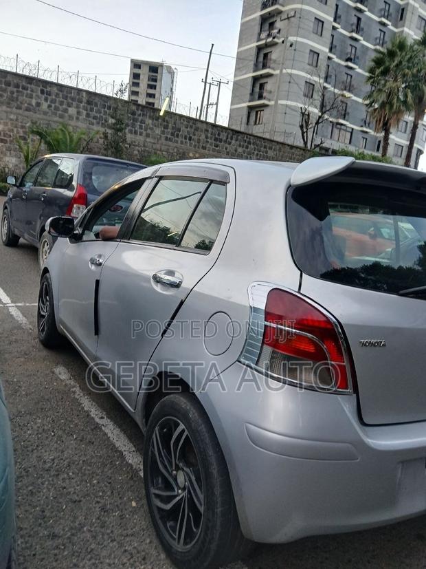 Toyota Yaris 2010 Silver
