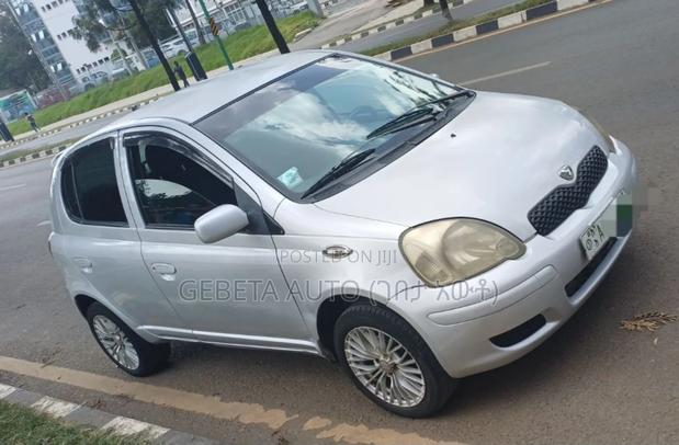 Toyota Vitz 2003 Silver