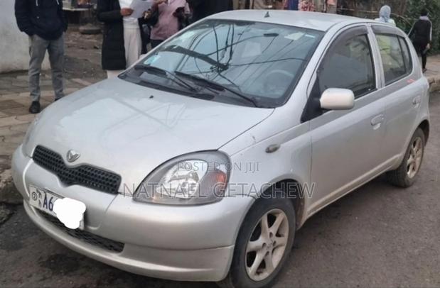 Toyota Vitz 2004 Silver