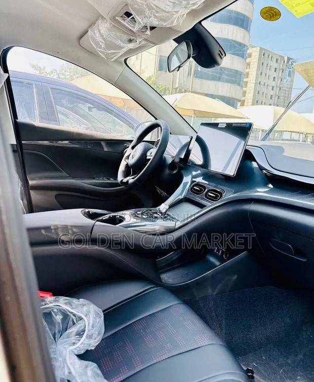 New BYD E2 43 kWh 94 hp FWD 2025 Silver